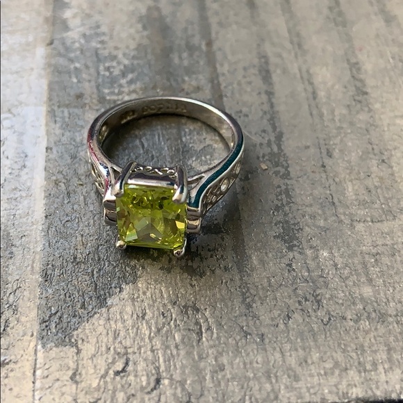 Lia Sophia Appletini Ring - size 7 - Picture 1 of 2